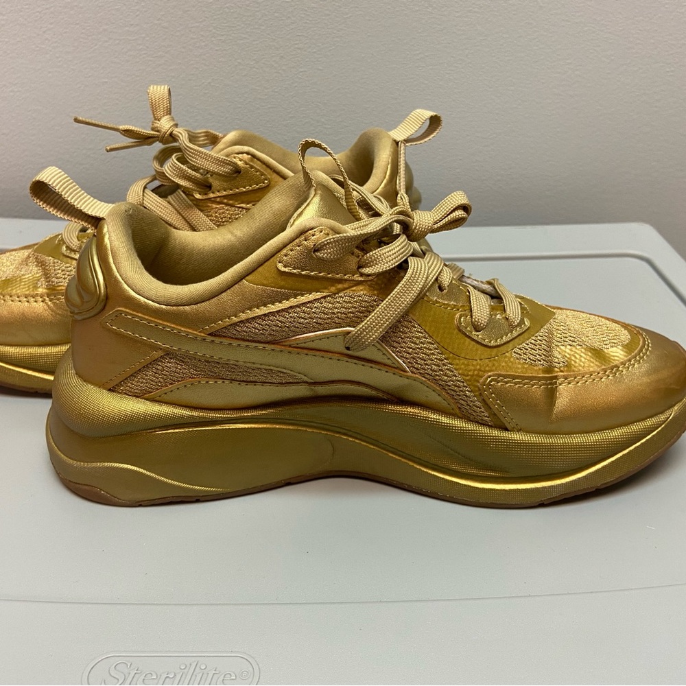 Puma RS Curve Gold Metallic Sneakers